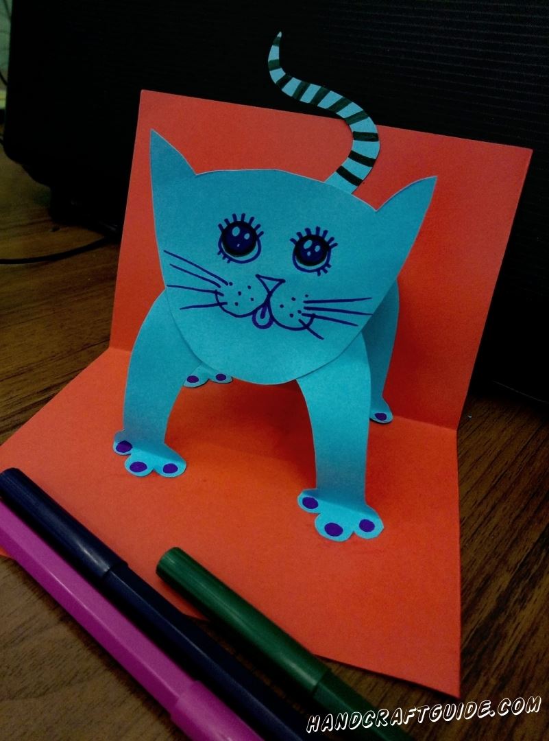 Как сделать котика из бумаги, да ещё и в такой красивой открыточке, вы узнаете прямо сейчас. 