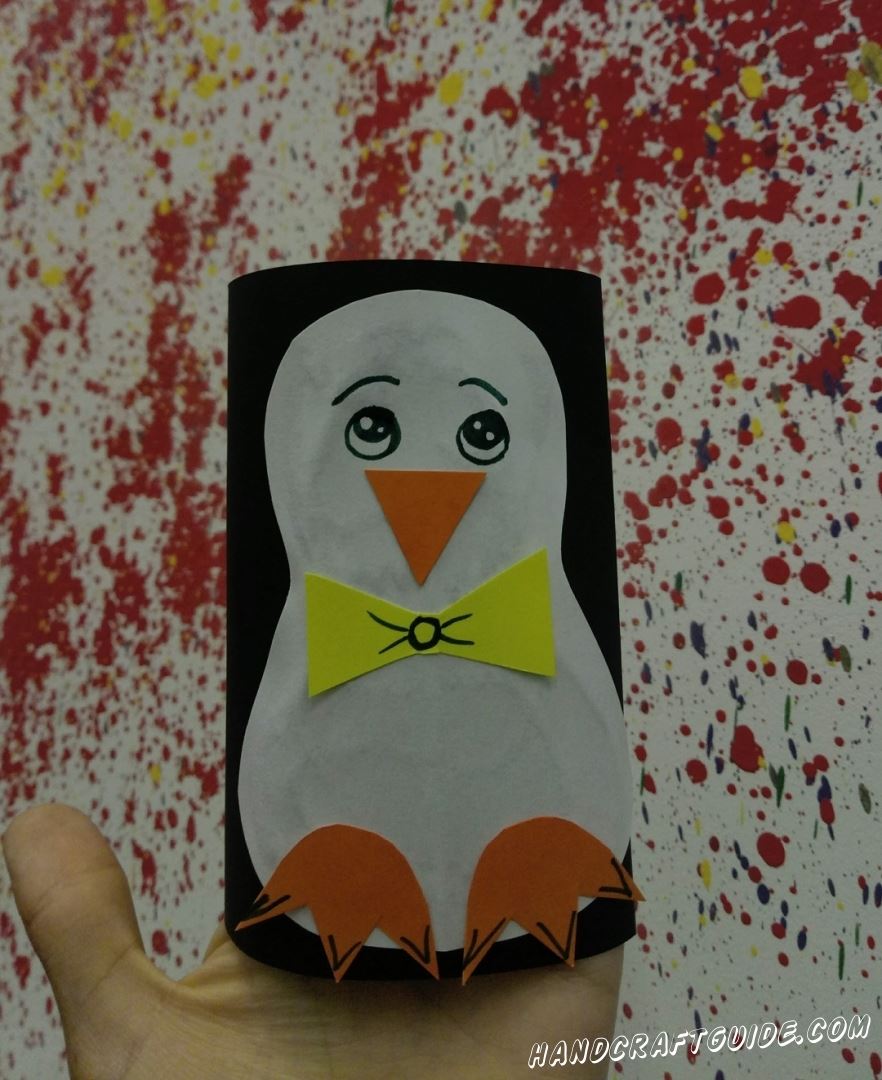 Какой красивый пингвин из цветной бумаги, как будто в смокинге. 