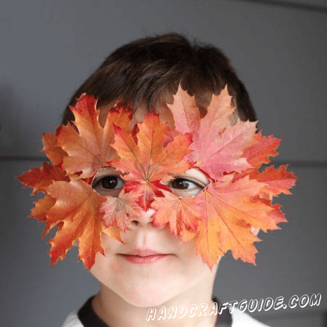 Crafts for children made of natural materials: mask od leaves