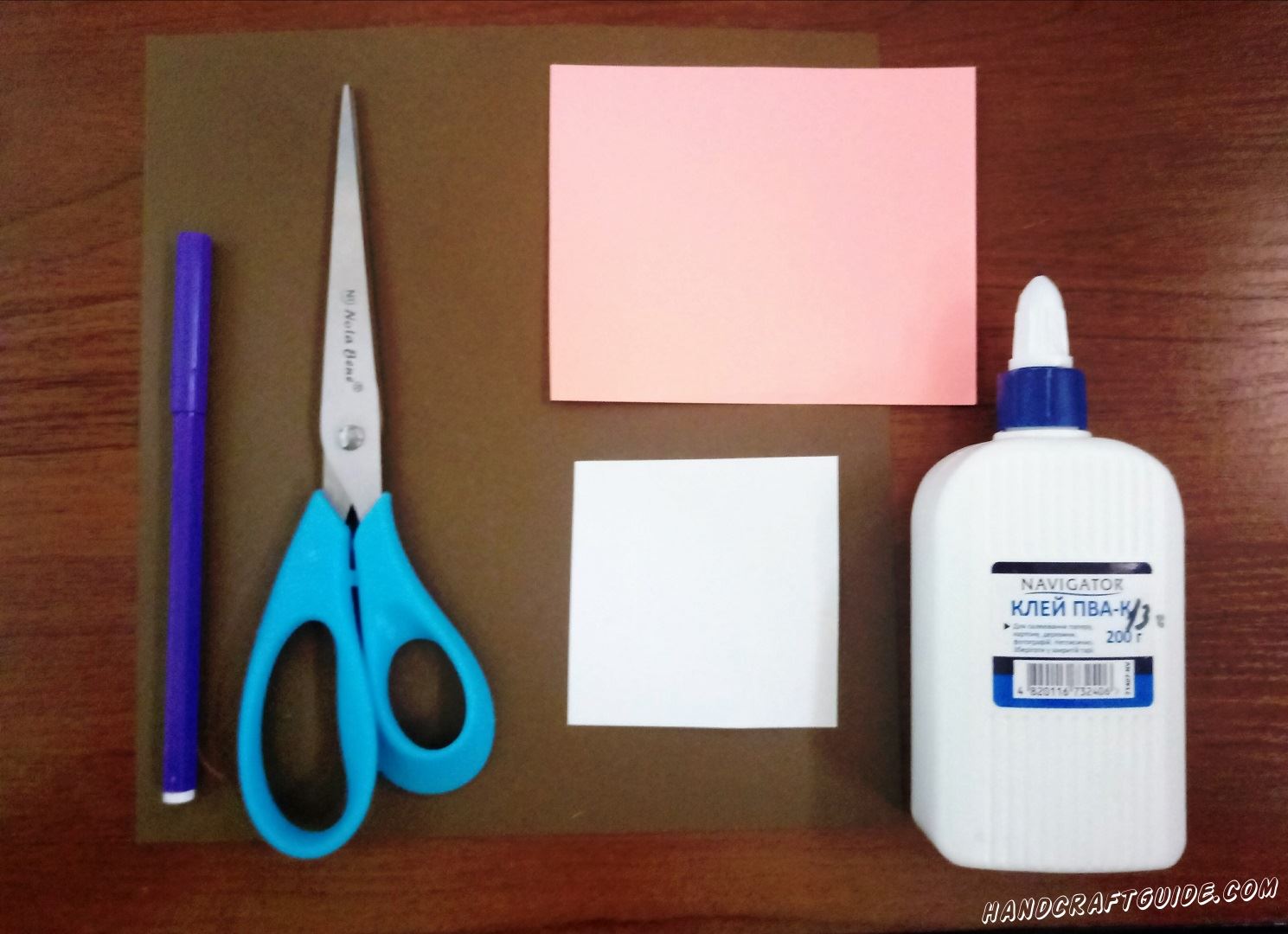 Для изготовления нам понадобится: Цветная бумага Клей Ножницы Фломастеры
