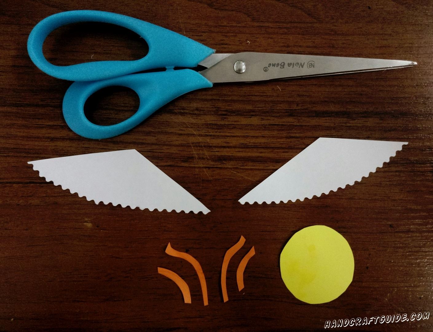 Cut out all the details we need, as in the photo. We process wings with scissors