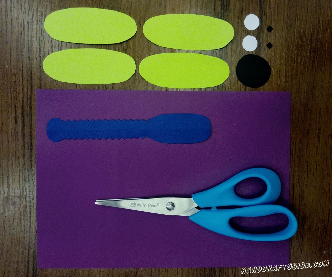 Cut all the necessary details out of color paper as shown in the photo.