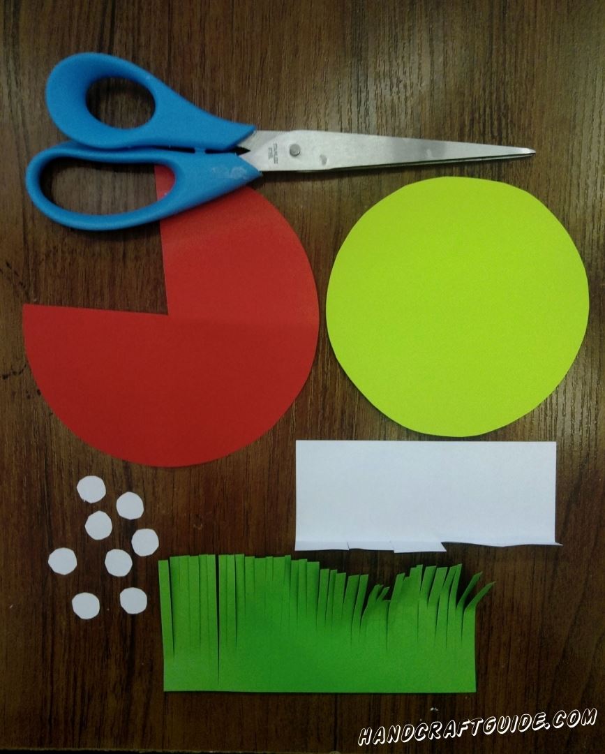 First, we cut out all the parts we need from the colored paper, as in the photo.
