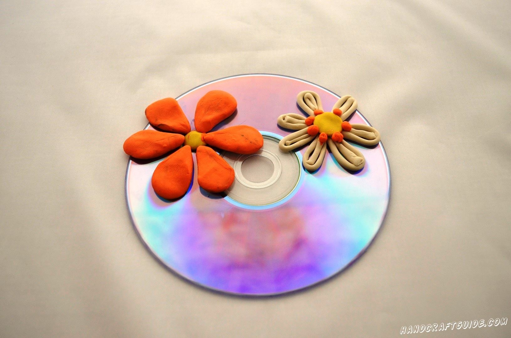 цветы из пластилина на диске