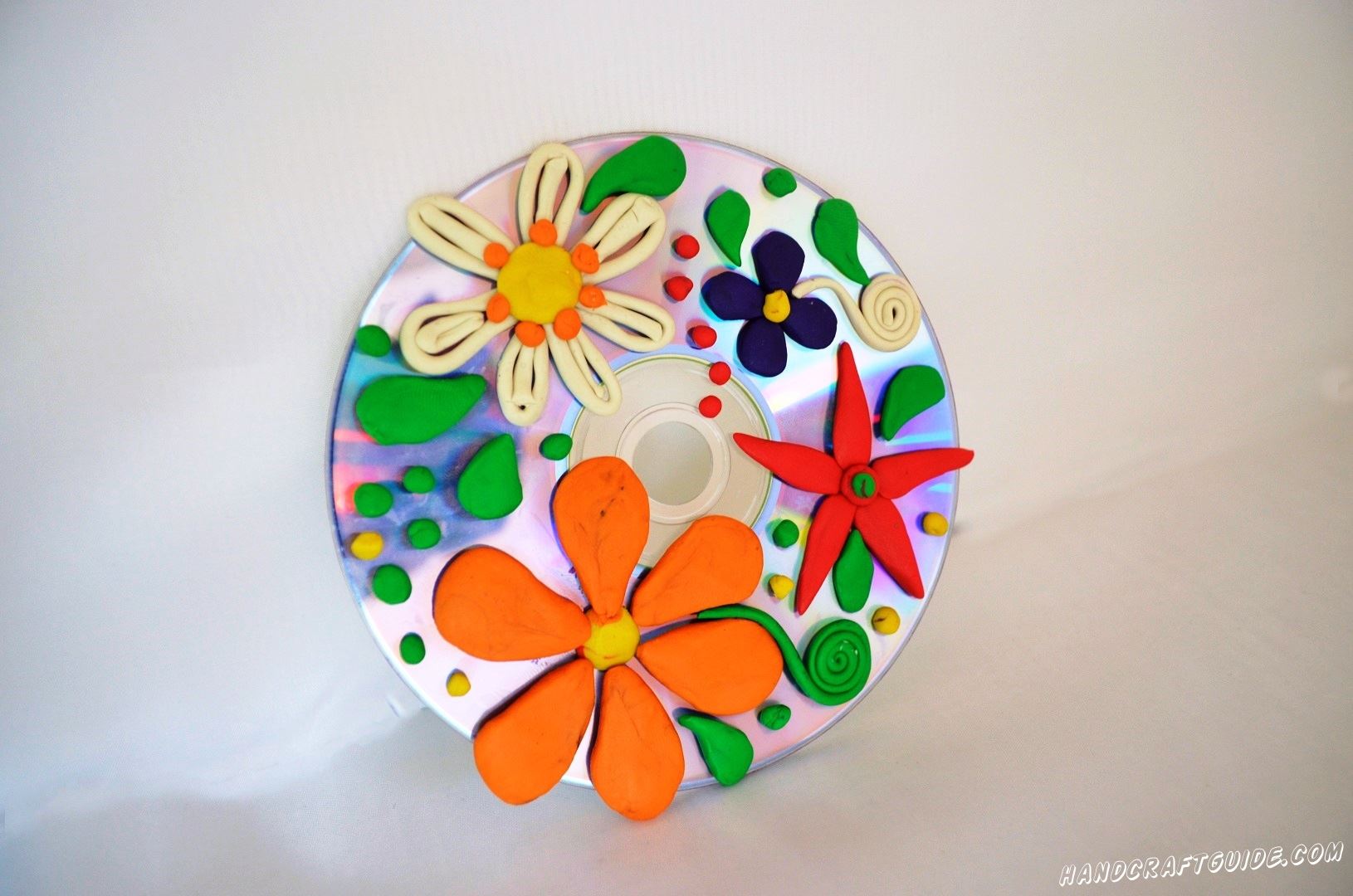 цветы из пластилина на диске