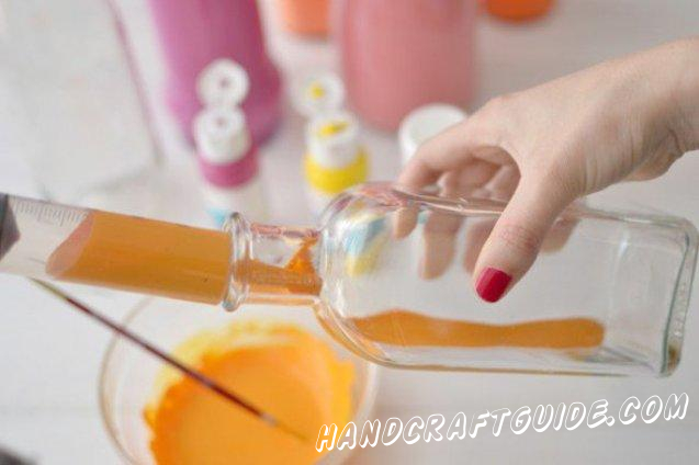 Pour paint into the bottle. It is more convenient to do it with a syringe - type in a syringe paint, and then inject it into the bottle.
