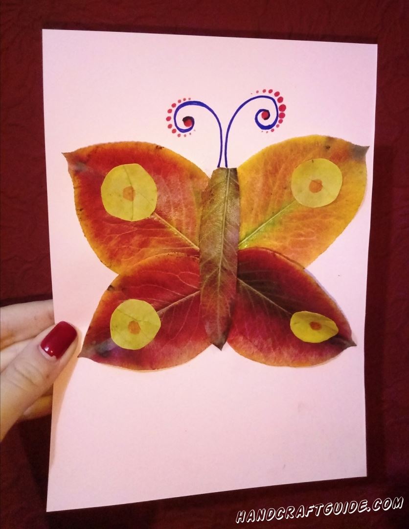 бабочка из осенних листьев для детей