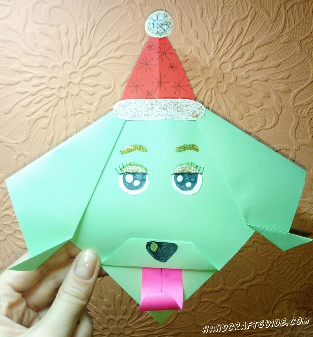 Соединяем технику оригами и аппликации в этой крутой собачке из бумаги.