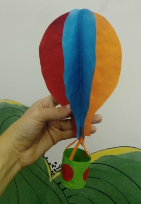 Воздушный шар из цветной бумаги в формате объемной аппликации, прямо сейчас. 