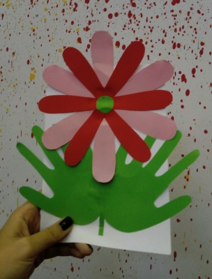 Прямо сейчас мы научимся делать замечательный цветочек из цветной бумаги, вместе! 